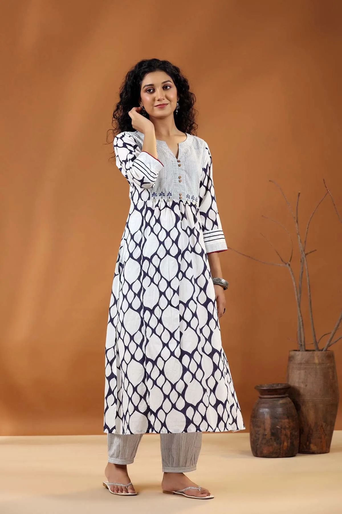 A-Line Kurta/Pant Set In White/Navy Blue Color