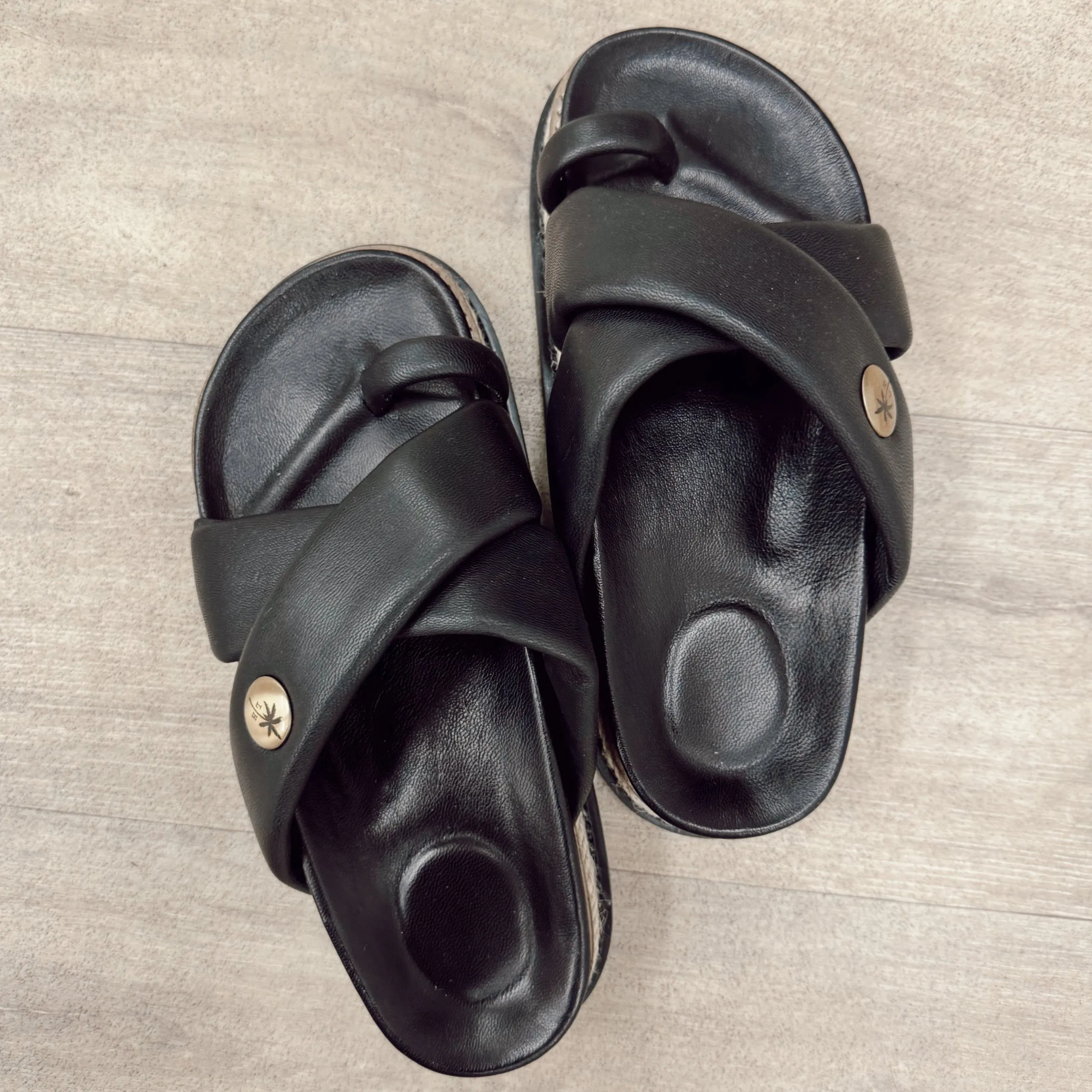 Little Hiawatha Slides - Black